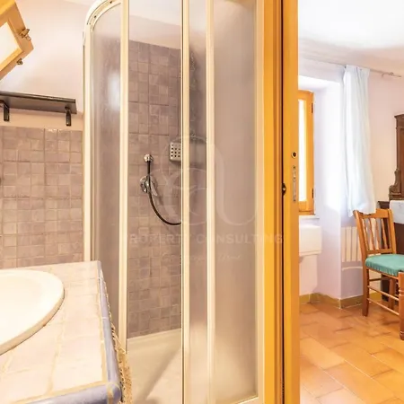 Li Junchi - Parcheggio Privato, 1 Km Dal Mare Badesi
